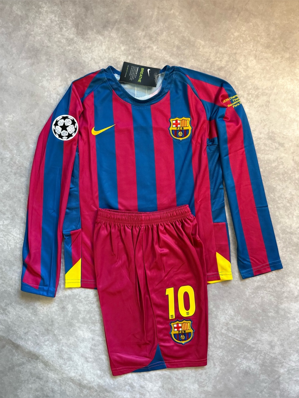 Kids Ronaldinho #10 Barcelona Long-Sleeve Soccer Jersey and Shorts - Blue & Red - Picture 2 of 7